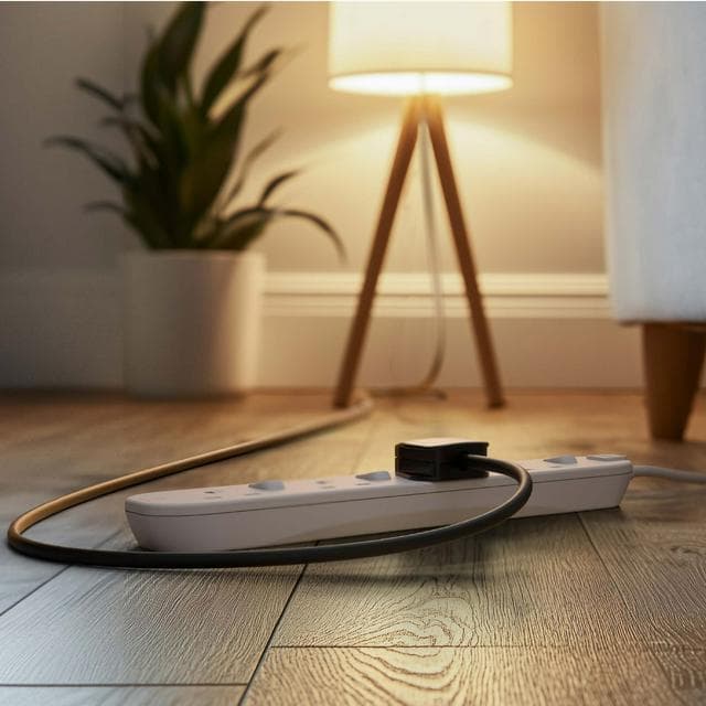 Masterplug 4 Socket 2m Extension Lead Individual Switches and LED - White - gallery image 2