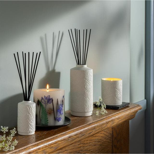 Habitat x Morris & Co. Willow & Cedarwood Ceramic Candle - gallery image 4