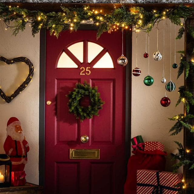 Sainsbury's Home Plain Foliage Christmas Wreath - gallery image 3