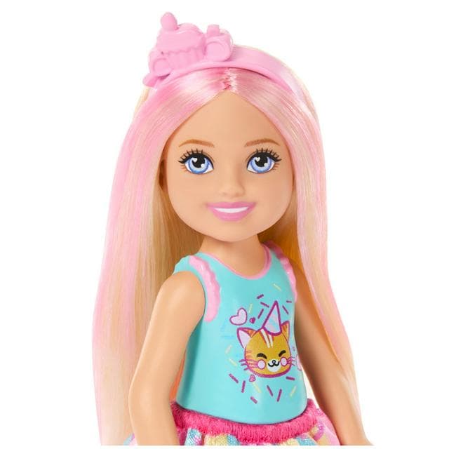 Barbie Club Chelsea Doll & Accessories - gallery image 2