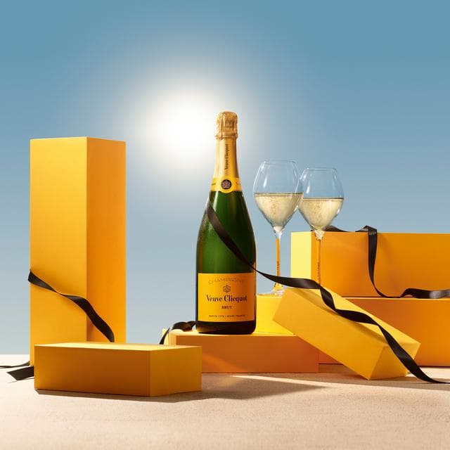 Veuve Clicquot Yellow Label Brut Champagne 75cl - gallery image 2