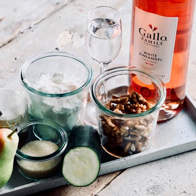 Gallo Family White Zinfandel Rosé Wine 75cl - gallery image 3