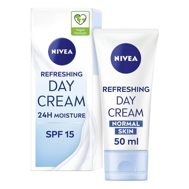 Nivea Refreshing Day Cream Moisturiser SPF15 for Normal Skin 50ml - gallery image 1