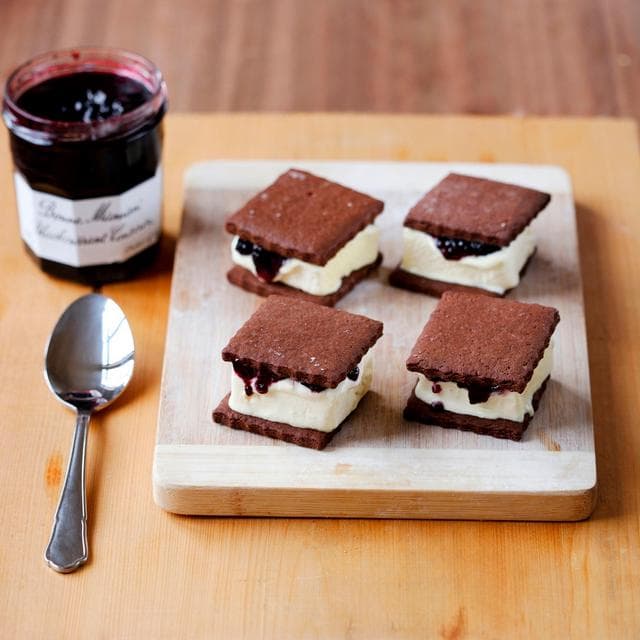 Bonne Maman Blackcurrant Conserve 370g - gallery image 3