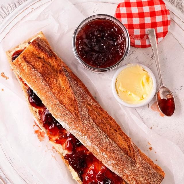 Bonne Maman Strawberry Conserve 370g - gallery image 2