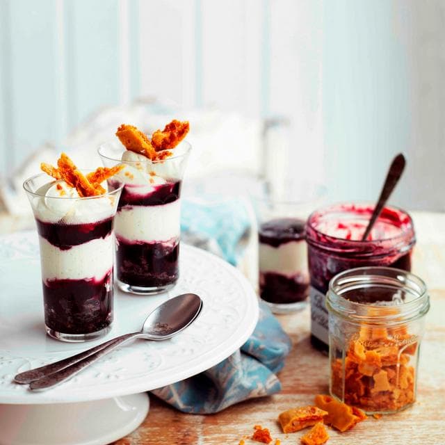 Bonne Maman Wild Blueberry Conserve 370g - gallery image 2