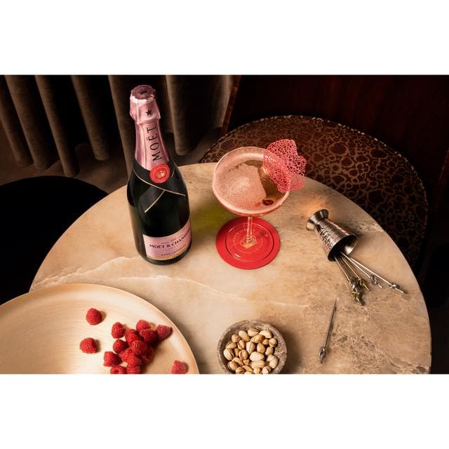 Moët & Chandon Brut Imperial Rose Champagne 75cl - gallery image 2