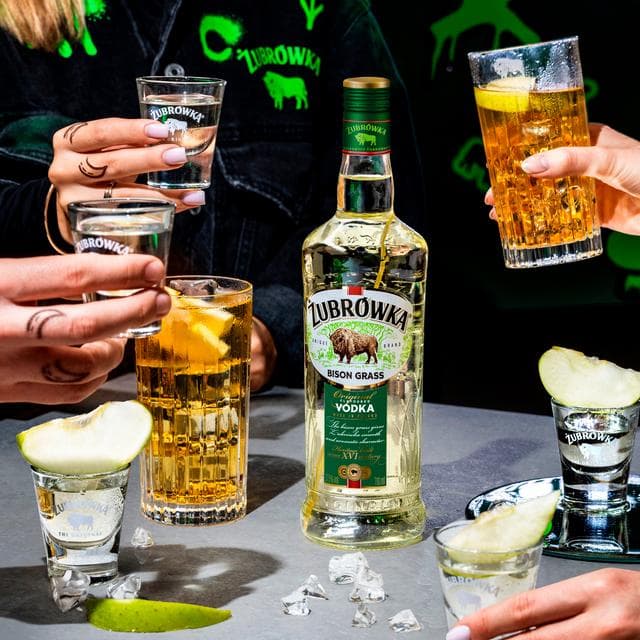 Zubrowka Bison Grass Polish Vodka 70cl - gallery image 5