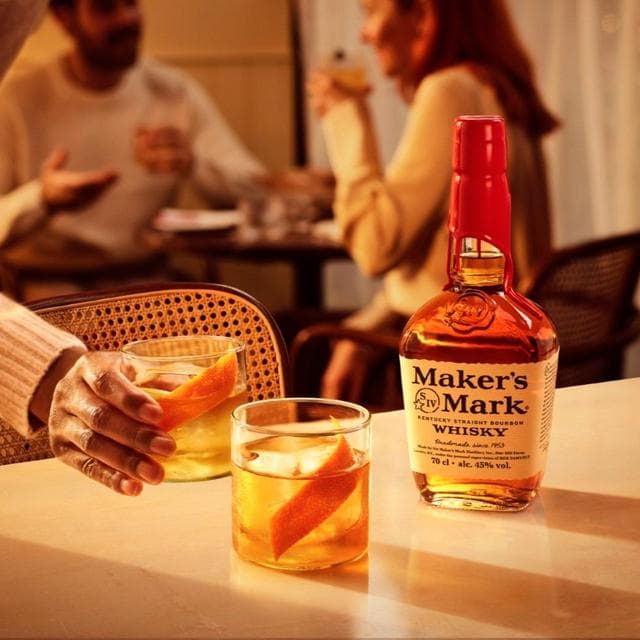 Maker's Mark Kentucky Straight Bourbon Whisky 70cl - gallery image 3