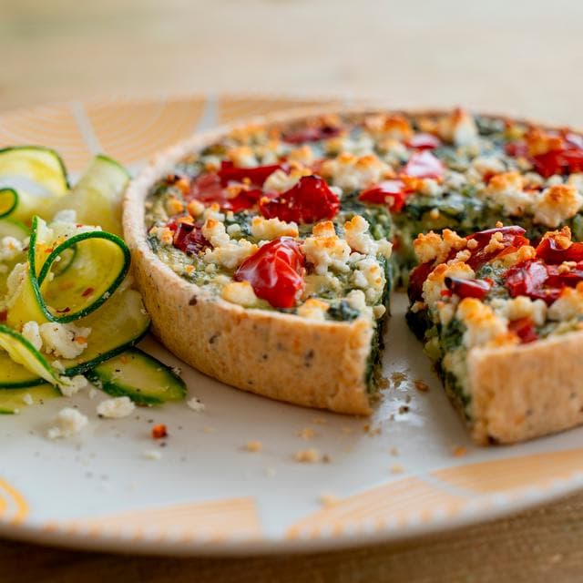 Higgidy Spinach, Red Pepper & Greek Feta Quiche 400g - gallery image 2