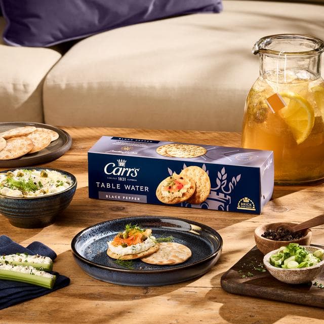 Carr's Table Water Cracked Black Pepper Crackers 125g - gallery image 2