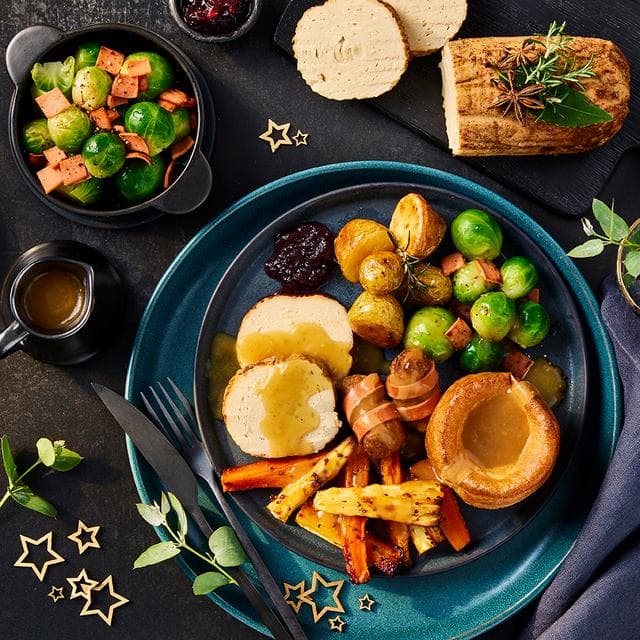 Quorn Vegetarian Family Roast 454g - gallery image 3