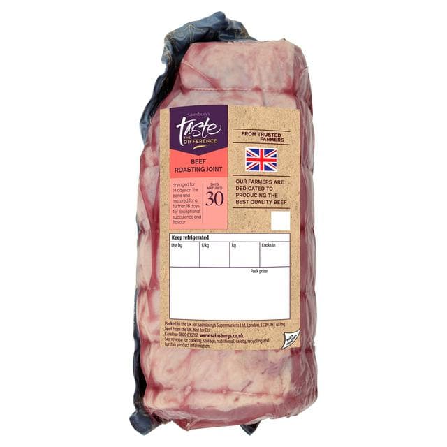 Sainsbury's 30 Days Matured British Beef Roasting Joint, Taste the Difference (Approx. 1.4kg) - gallery image 1