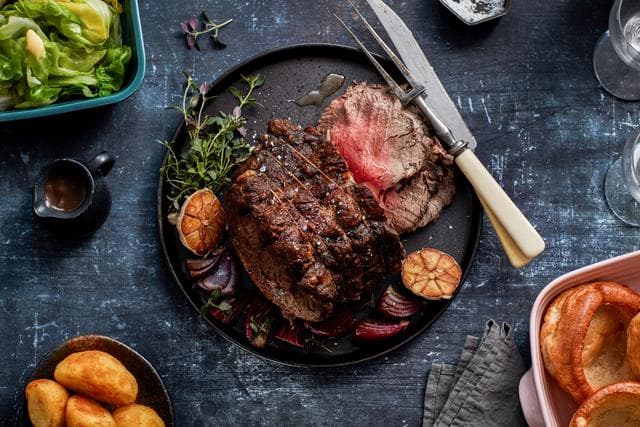 Sainsbury's British or Irish 21 Day Matured Boneless Beef Rib Joint (Approx. 1.25kg) - gallery image 3