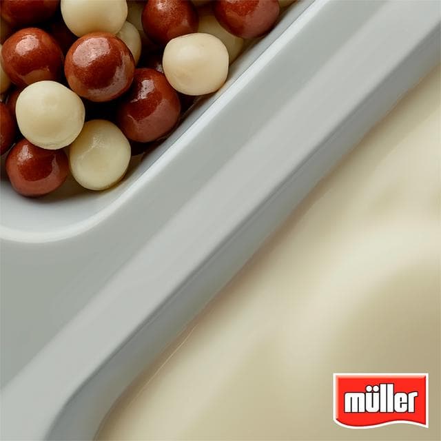 Müller Corner Chocolate Digestive & Strawberry Shortcake Yogurts 6x124g - gallery image 4