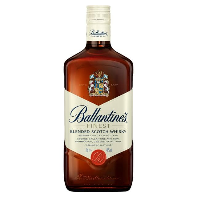 Ballantine's Finest Blended Scotch Whisky 70cl - gallery image 1