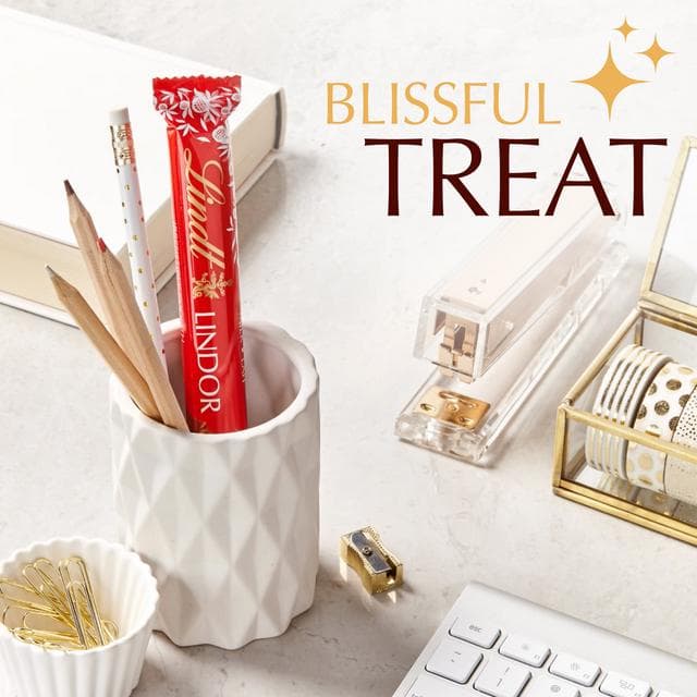 Lindt Lindor Milk Chocolate Treat Bar 38g - gallery image 4