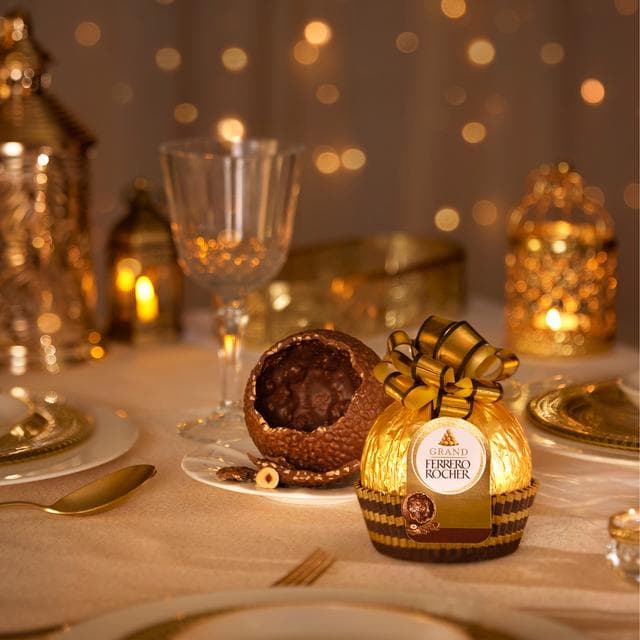 Ferrero Rocher Grand 125g Milk Chocolate with Hazelnut Pieces Box - gallery image 3