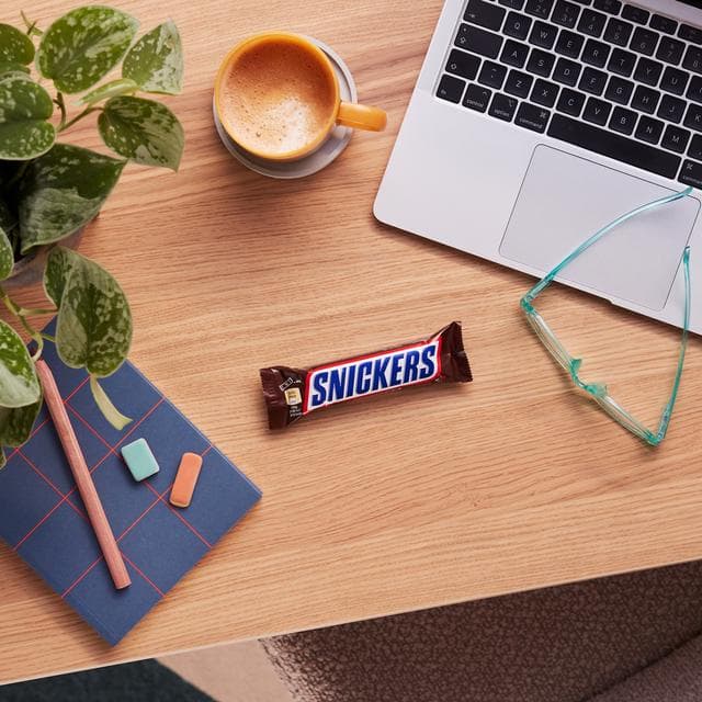 Snickers 4 x 40g Caramel, Nougat, Peanuts & Milk Multipack Chocolate Snack Bars - gallery image 3