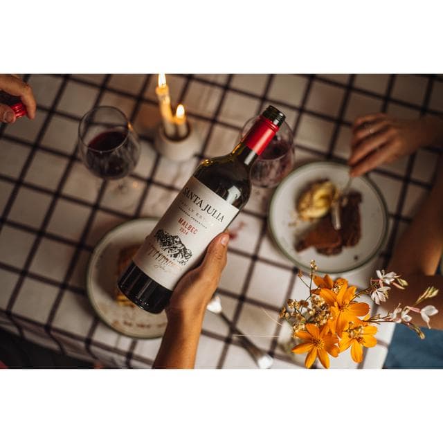 Santa Julia Family Reserve Malbec 75cl - gallery image 2