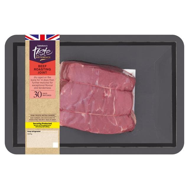 Sainsbury's 30 Days Matured British Beef Mini Roasting Joint, Taste the Difference 500g - gallery image 1