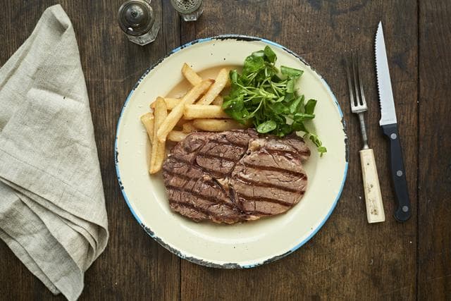 Sainsbury's British or Irish 21 Day Matured Ribeye Steak 225g - gallery image 3