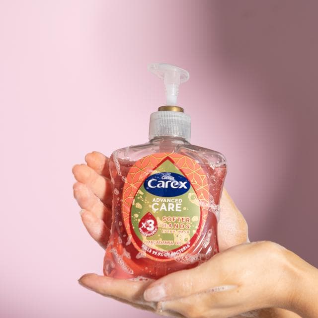 Carex 500ml Advanced Care Macadamia Oil Antibacterial Hand Wash - gallery image 2