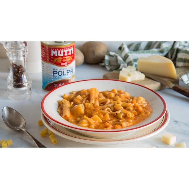 Mutti Finely Chopped Tomatoes 4 x 400g - gallery image 3