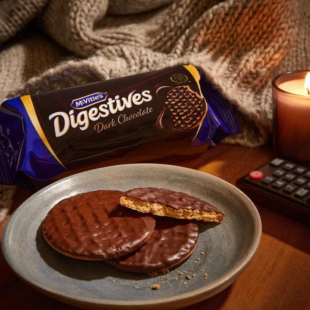 McVitie's Dark Chocolate Digestives Biscuits Twin Pack 2x316g - gallery image 2
