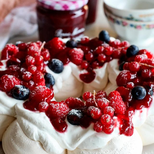 Bonne Maman Intense Strawberry Conserve 335g - gallery image 3