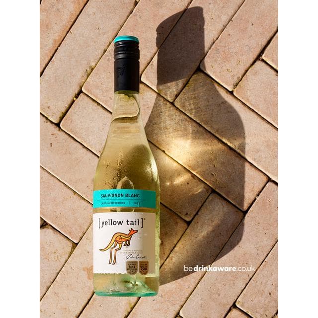 Yellow Tail Sauvignon Blanc White Wine 75cl - gallery image 2