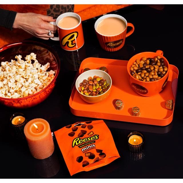 Reese's Mini Peanut Butter Cup Pouch 90g - gallery image 5