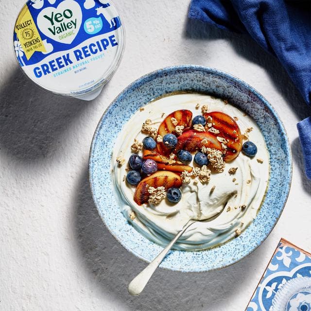 Yeo Valley Greek Recipe 5% Strain Natural Yogurt 850g - gallery image 3