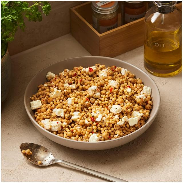Sainsbury's Giant Couscous, Chickpea & Feta Salad Bowl, Taste the Difference 800g - gallery image 1