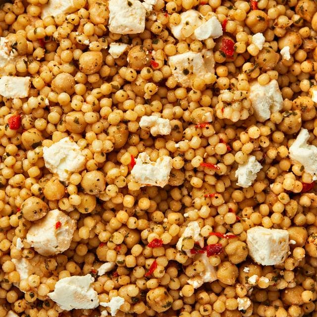 Sainsbury's Giant Couscous, Chickpea & Feta Salad Bowl, Taste the Difference 800g - gallery image 2