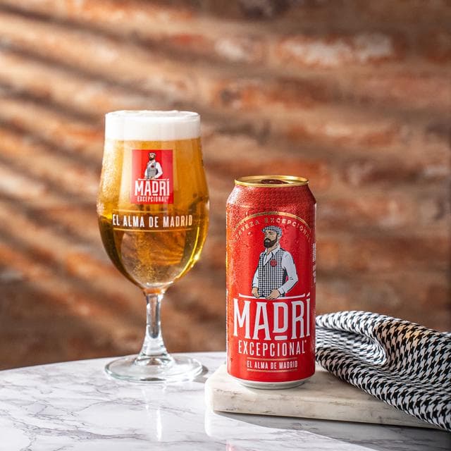 Madri Excepcional Premium Lager Beer Can 4x440ml - gallery image 6