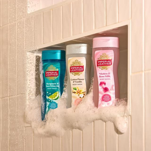Imperial Leather 235ml Mallow & Rose Milk Pampering Body Wash - gallery image 3