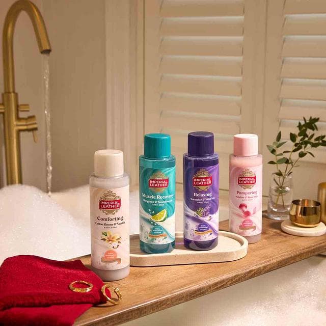 Imperial Leather 500ml Comforting Cotton Flower & Vanilla Bath Soak - gallery image 3