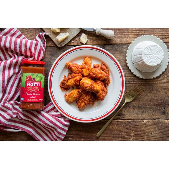 Mutti Tomato Pasta Sauce with Basil 400g - gallery image 3