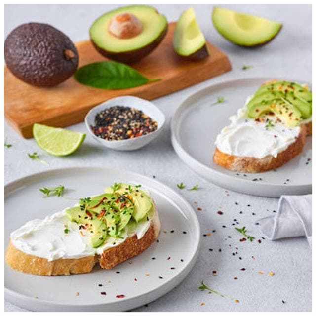 Philadelphia Vegan Almond & Oat Soft Cream Cheese Alternative 145g - gallery image 2