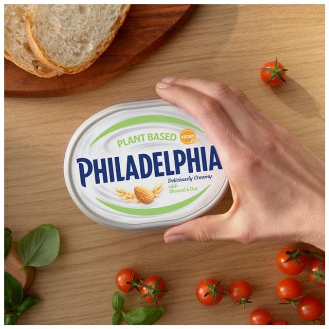 Philadelphia Vegan Almond & Oat Soft Cream Cheese Alternative 145g - gallery image 3