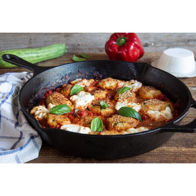 Mutti Finely Chopped Tomatoes with Basil 400g - gallery image 3