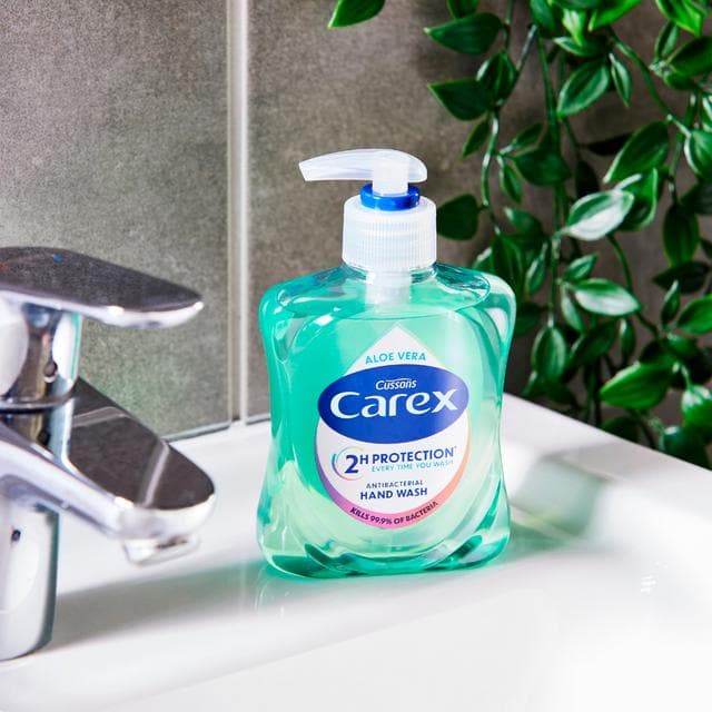 Carex 500ml Aloe Vera Antibacterial Hand Wash - gallery image 2