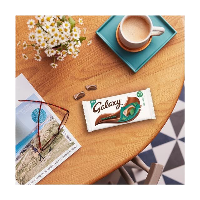 Galaxy Smooth Mint Chocolate Block Bar 110g - gallery image 2