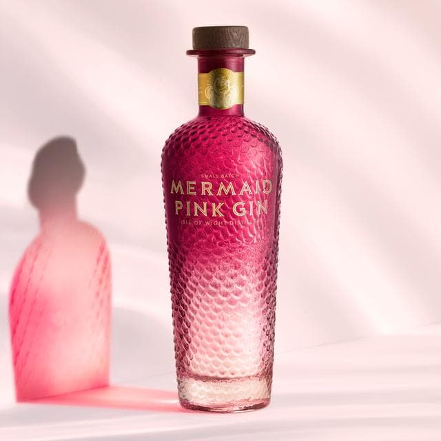 Isle of Wight Distillery Mermaid Pink Gin 70cl - gallery image 2