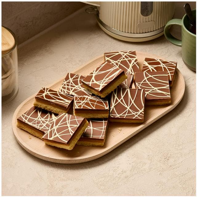 Sainsbury's 12 Millionaire Shortbread Squares 740g - gallery image 1