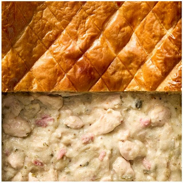 Sainsbury's 1.55kg Extra Large Chicken, Leek & Smoked Ham Hock Pie, Taste the Difference - gallery image 2