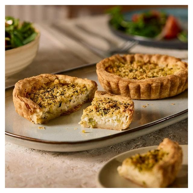 Sainsbury's Cheddar & Leek Tarts, Taste the Difference 260g - gallery image 1
