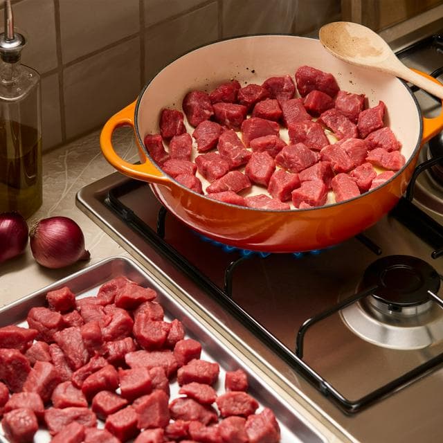 Sainsbury's 1kg Aberdeen Angus Silverside Diced Beef, Taste the Difference - gallery image 1