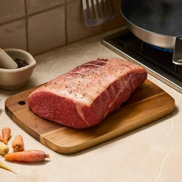 Sainsbury's Aberdeen Angus Slow Roast Beef Joint, Taste the Difference (Approx. 2.2kg) - gallery image 1